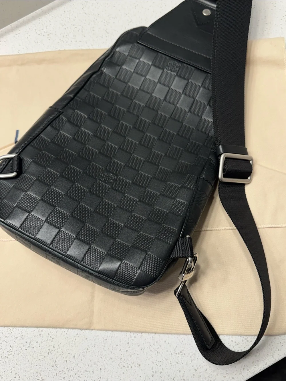 Louis Vuitton Avenue Slingbag
